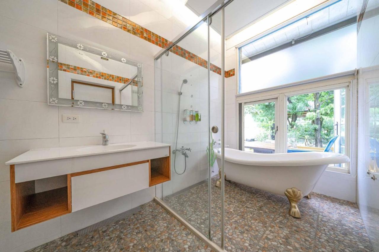 Rainbow Garden B&B Dongshan  Bagian luar foto